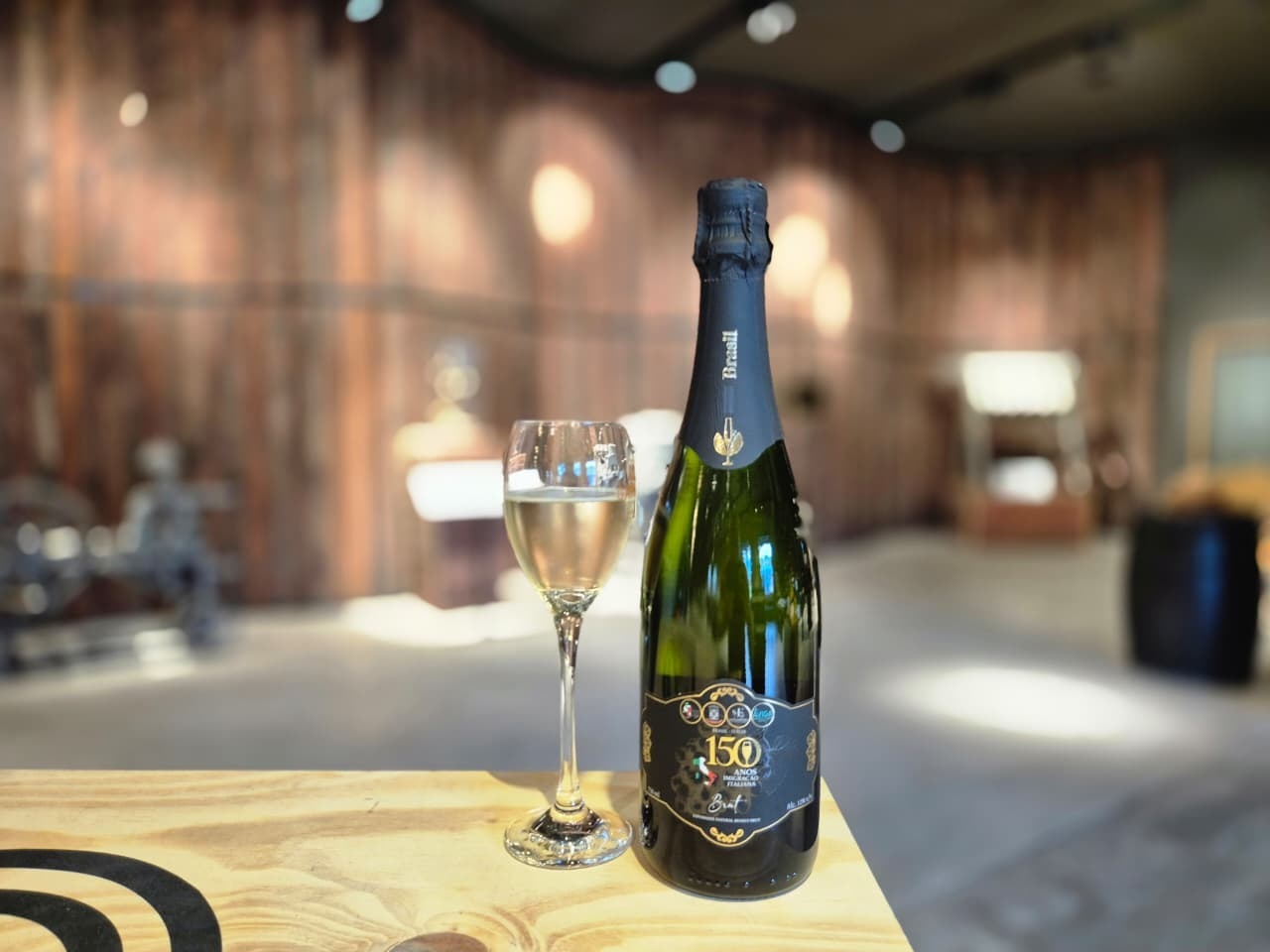 Espumante comemorativo aos 150 anos da imigração italiana no RS está à venda na Cooperativa Vinícola Garibaldi - Crédito: André Luis Rech